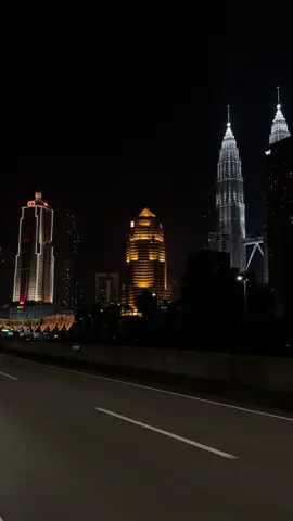 📍Saloma Bridge view at night ✨💫 #kualalumpur #viral #klcc #saloma #fyp #suasanamalam #malaysia 