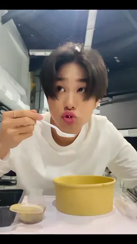 yummy yummy  #lukeso_ #lukepeemsan 