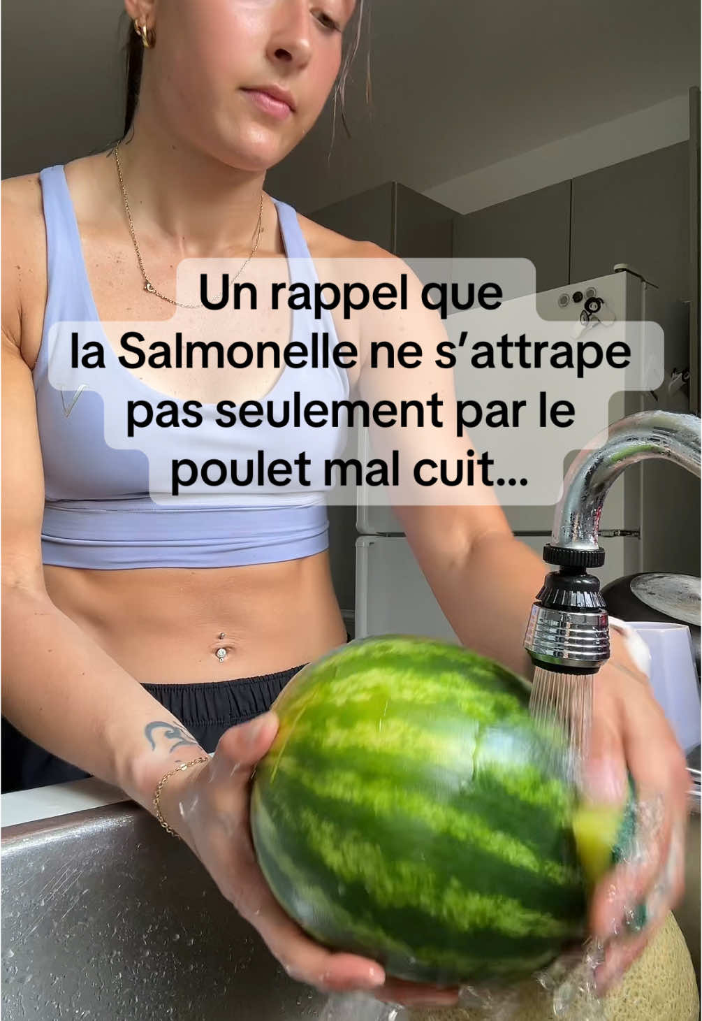 Petit rappel de laver tes fruits avant de les couper/manger … #healthytips #salmonella #salmonelle #washyourfruit #fyp 