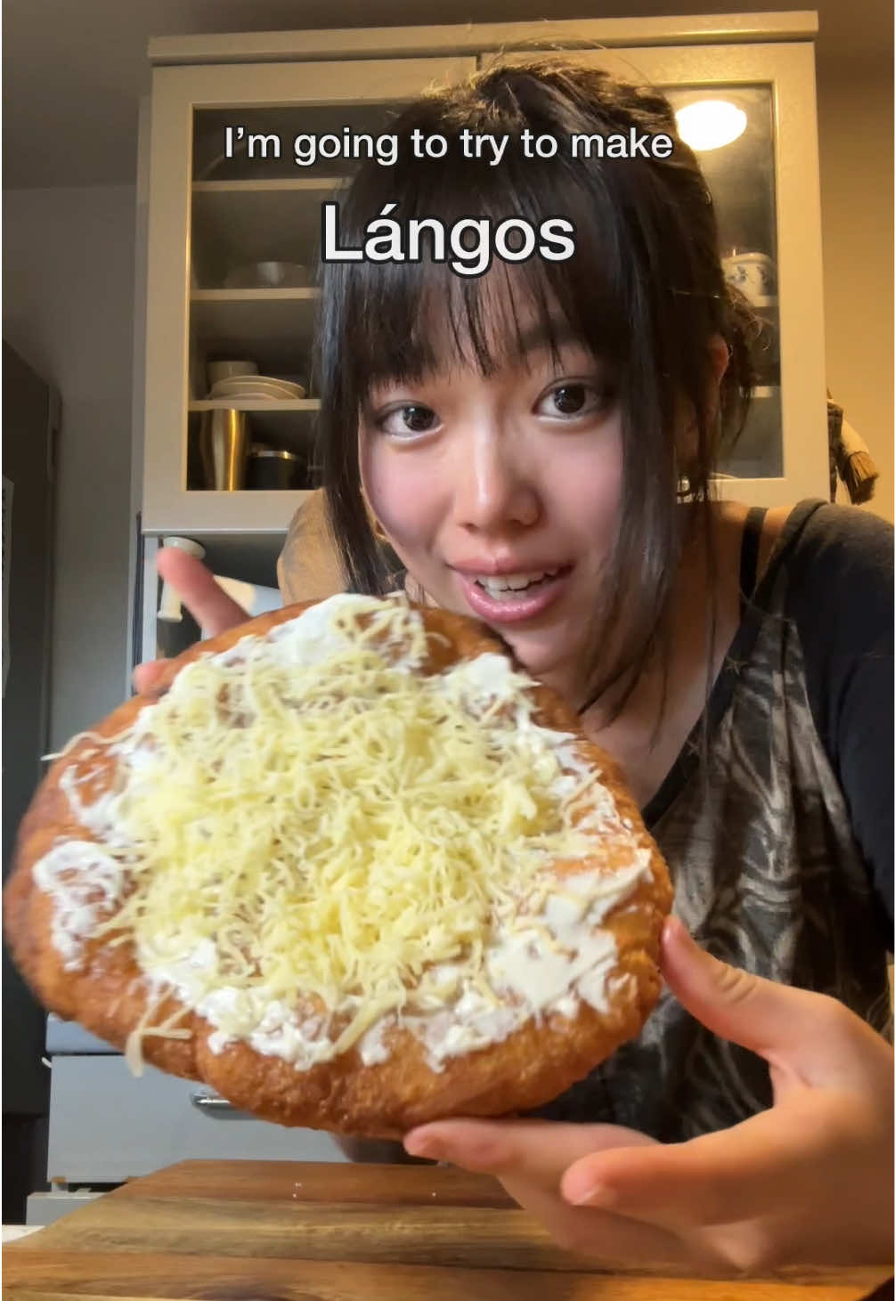 My mom’s reaction of trying Lángos at the end😂and Lángos was the hardest thing to make so I wanna try to make them again!! #hungary #magyar #ハンガリー #lángos 