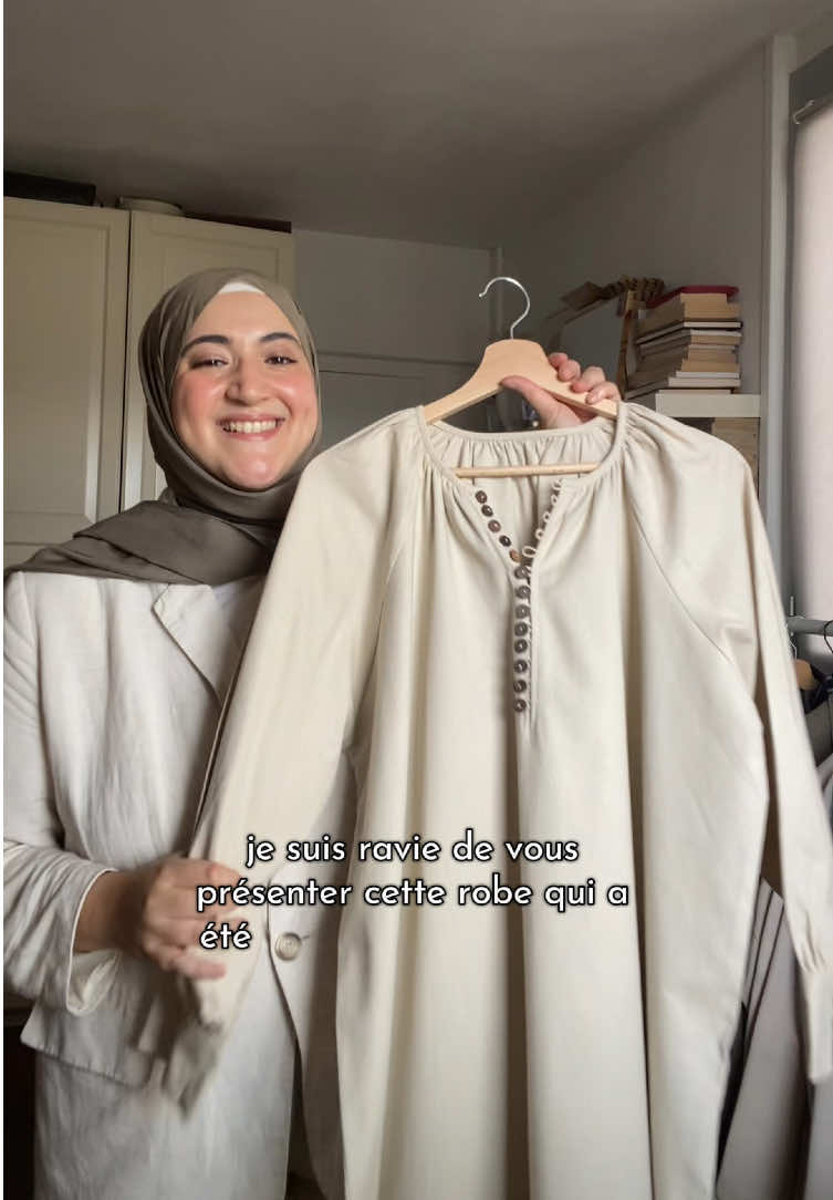 Une robe modeste, 100% lin et éthique ? Aujourd’hui je vous en dis un peu plus sur ce beau projet en collaboration avec @juldana.brand 🌿 Dites moi ce que vous en pensez en commentaires insha’Allah ! J’espère vraiment que toutes ensemble on avancera vers une mode plus consciente et de meilleures habitudes de consommations, alignées avec les principes de notre din 🤲🏻 #fyp #foryou #Lifestyle #slowliving #modestfashion #hijabi #slowfashion #moderesponsable 