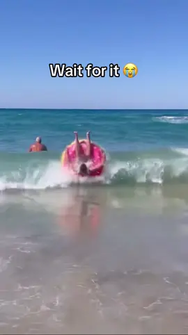 Bro was just trying to relax 😂 (via @$$11$$) #funny #fail #ocean #wave 