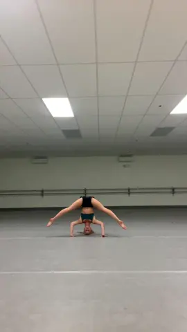 🤍🤍 #lyrical #dance #dancer #dancersoftiktok #contemporarydance #fyp #foryoupage #Summer #turns #dancelegs #technique #yournotalone #danceturns #dancestudio #aldc #abbyleedancecompany 