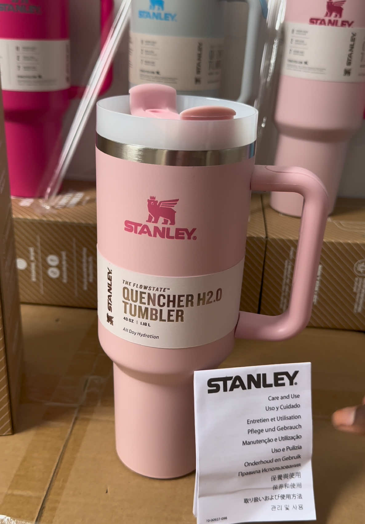 Stanley disponible à 11mil prix le plus bas sur le marché 📞771441427 #StanleyCup #stanley #mug #thermoscup #mugstanley #stanleyoriginal #stanleycupdakar #tiktoksenegal🇸🇳 #galsen_tiktok @fatou_ndiaye_sn @Mamendiayesavon @Bbei BINTA ❤️Mrs Thiam💍 @Maman vulgaire_Vulgaire🥰 