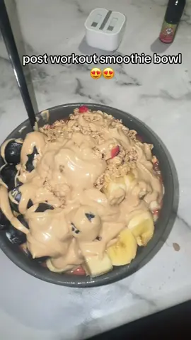 fav thing on the planet 😍😍 #smoothie #smoothiebowl #healthy #food #yum  