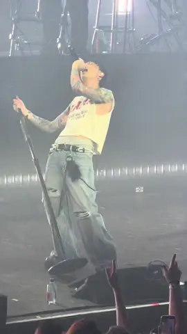 @keshibeats BESIDE YOU - Chicago 2025 #keshi #requiemtour 