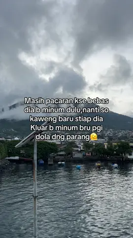 Dola itusda si😭🤣#wedabaynikel🇲🇨🎌 #lewatberanda #fypage #fyppppppppppppppppppppppppppppppppppp #malukuutarapride🏝🔥 #justkonten😜✌💃🍜 #masukberandafyp #fypforyoupage #lelilefsawai #fypシ゚viral #ternatemalukuutara♥️ #foryou #foryoupagе #iwiphelmkuning #abcxyz 