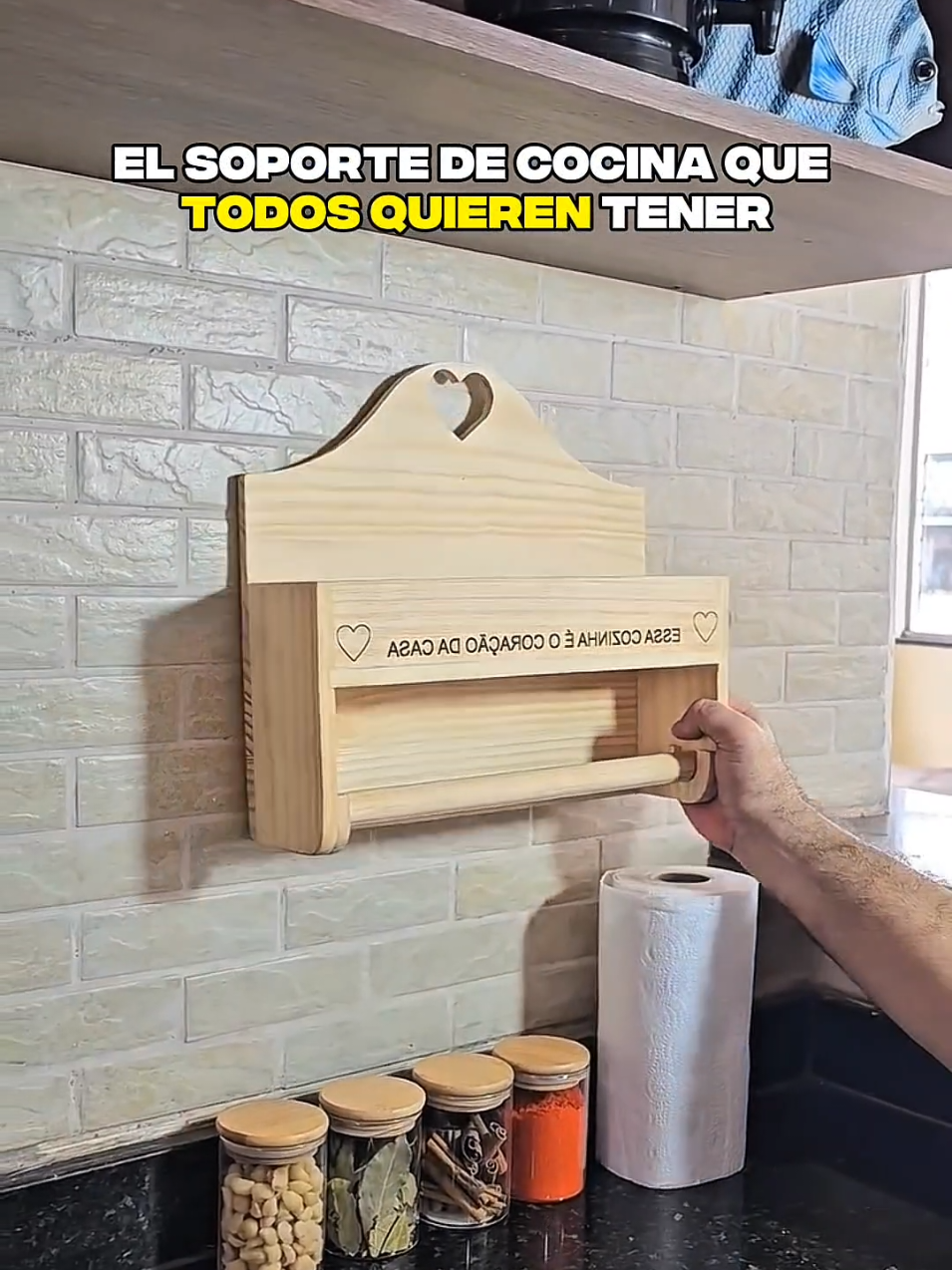⚠️¿El rollo tirado en la cocina? Hazte este soporte 📩 Comentá si querés más proyectos así #muebles #carpintería #madera #bibliadelcarpintero #bricolaje #melamina #carpintero #carpinteria #muebles #manualidades 