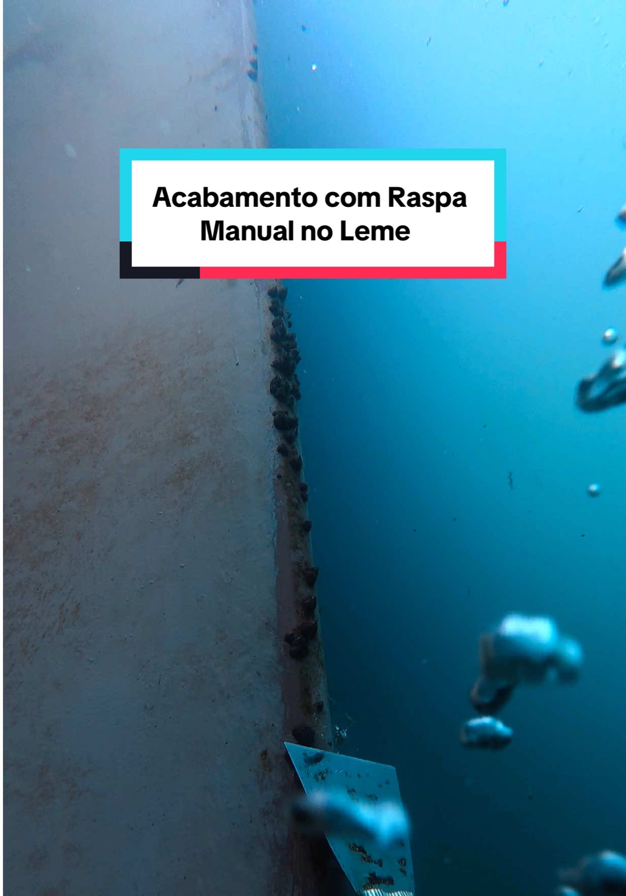 Acabamento com Raspa no Leme. #workhard #work #dive #ship #hull #mergulho #buceo #satisfyingvideos 
