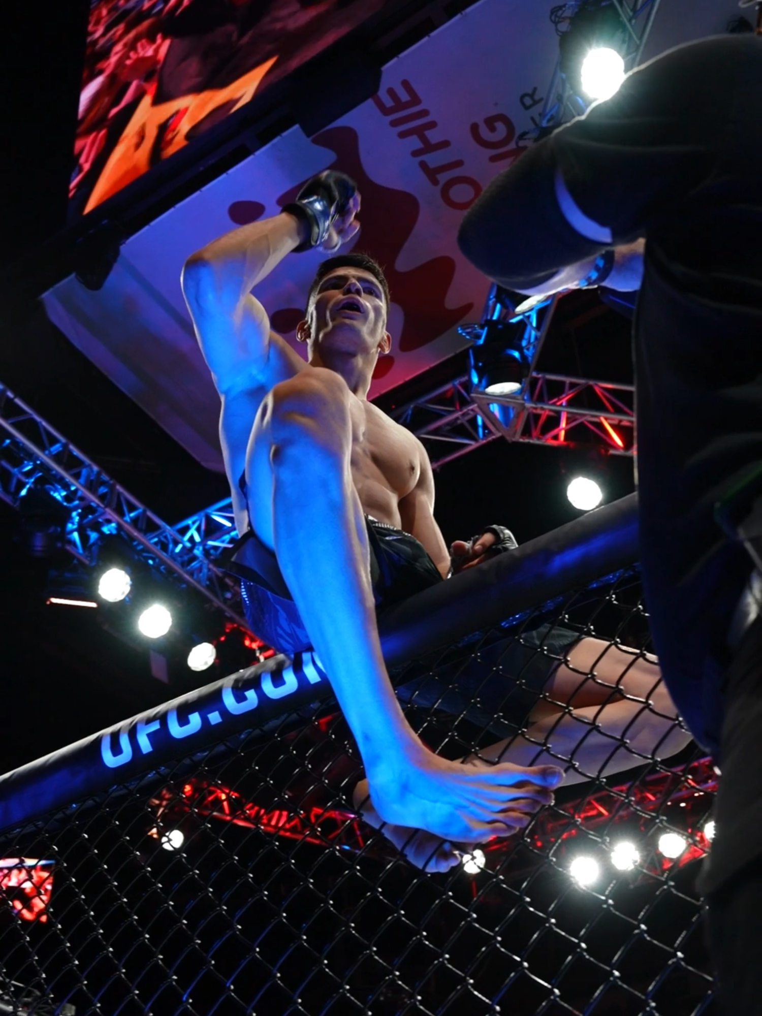 ISLAM DULATOV IS KEEPING THAT 100% FINISH RATE 😳 #UFC #mma #islamdulatov