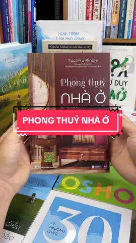 Phong Thuỷ Nhà Ở – Đặt Sai Một Vật, Mất Lộc Cả Đời! Tại sao bạn làm hoài vẫn không khá? Tại sao gia đình hay lục đục, con cái học hành sa sút, công việc mãi không “phất”? Có thể nhà bạn đang phạm đại kỵ phong thuỷ mà bạn không hề hay biết! Cuốn “Phong Thuỷ Nhà Ở” sẽ chỉ rõ cho bạn: - Vị trí đặt bếp, bàn thờ, giường ngủ sao cho thu hút vượng khí. - Hướng nhà, cổng, cửa ra vào hợp tuổi – tránh tán tài, hao lộc. - Những lỗi phong thuỷ tai hại khiến gia đạo bất an, làm ăn thất bát. - Mẹo cải vận, hóa giải sát khí trong không gian sống. Ngôn ngữ dễ hiểu, ứng dụng được ngay, phù hợp cho cả người mới tìm hiểu.#tiemsachbinhyen #sach #sachhay #BookTok #reading #phongthuynha #phongthuynhao 