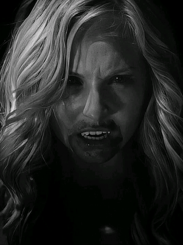 FLASH WARNING  #thevampirediaries #theoriginals #klausmikaelson #damonsalvatore #stefansalvatore #elenagilbert #carolineforbes #bonniebennett #tvd #tvdu #fyp 