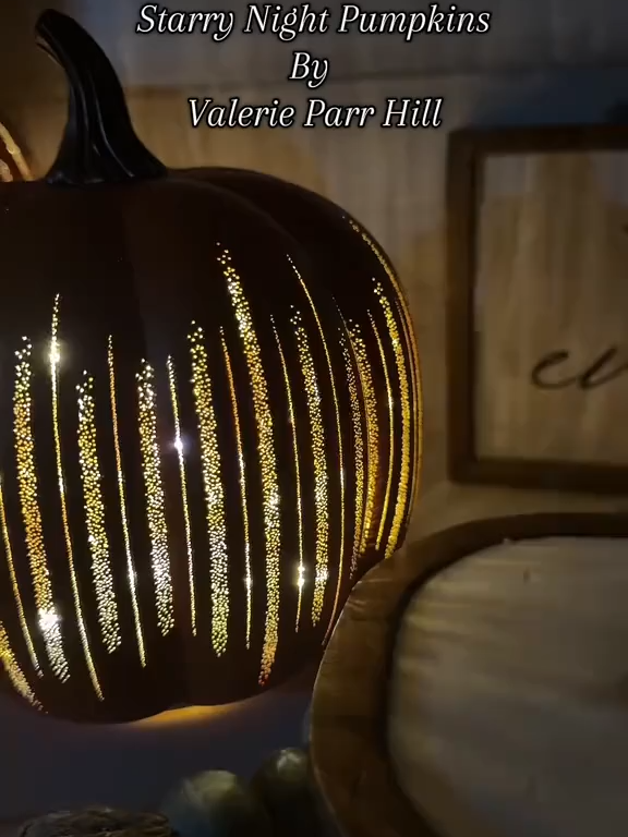 🎃✨ Twinkle Light Pumpkins bring magical autumn vibes to your home! Soft LED glow + rustic charm = the perfect cozy fall decor for Halloween & Thanksgiving! 🍁🕯️