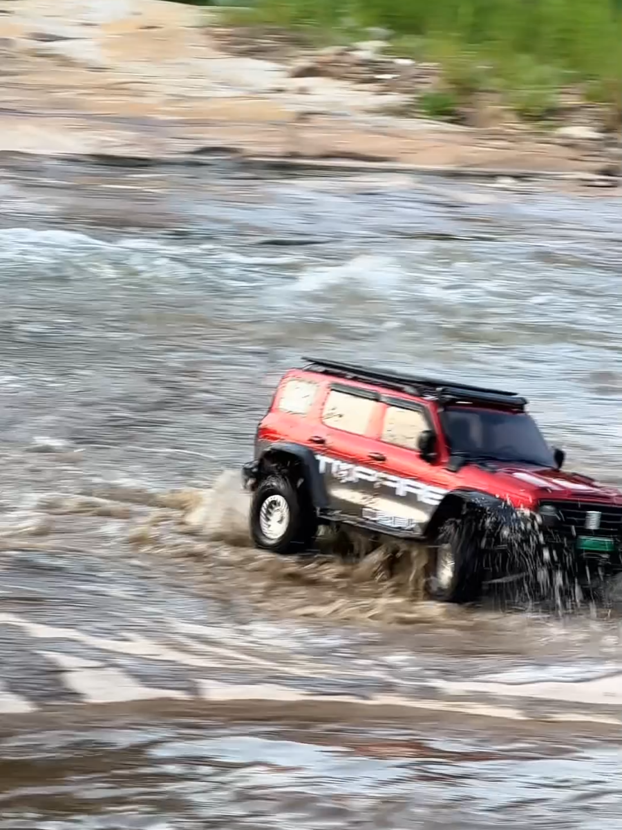 RC tank 300 and Ford crossing the river #offroad4x4 #foryou #rccar #remotecontrol 