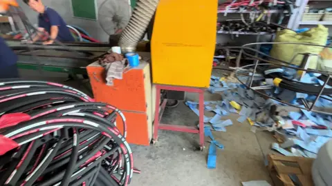 Steam conveying hose, steel wire woven, heat-resistant rubber, capable of withstanding high pressure and high temperature, banana-shaped hose