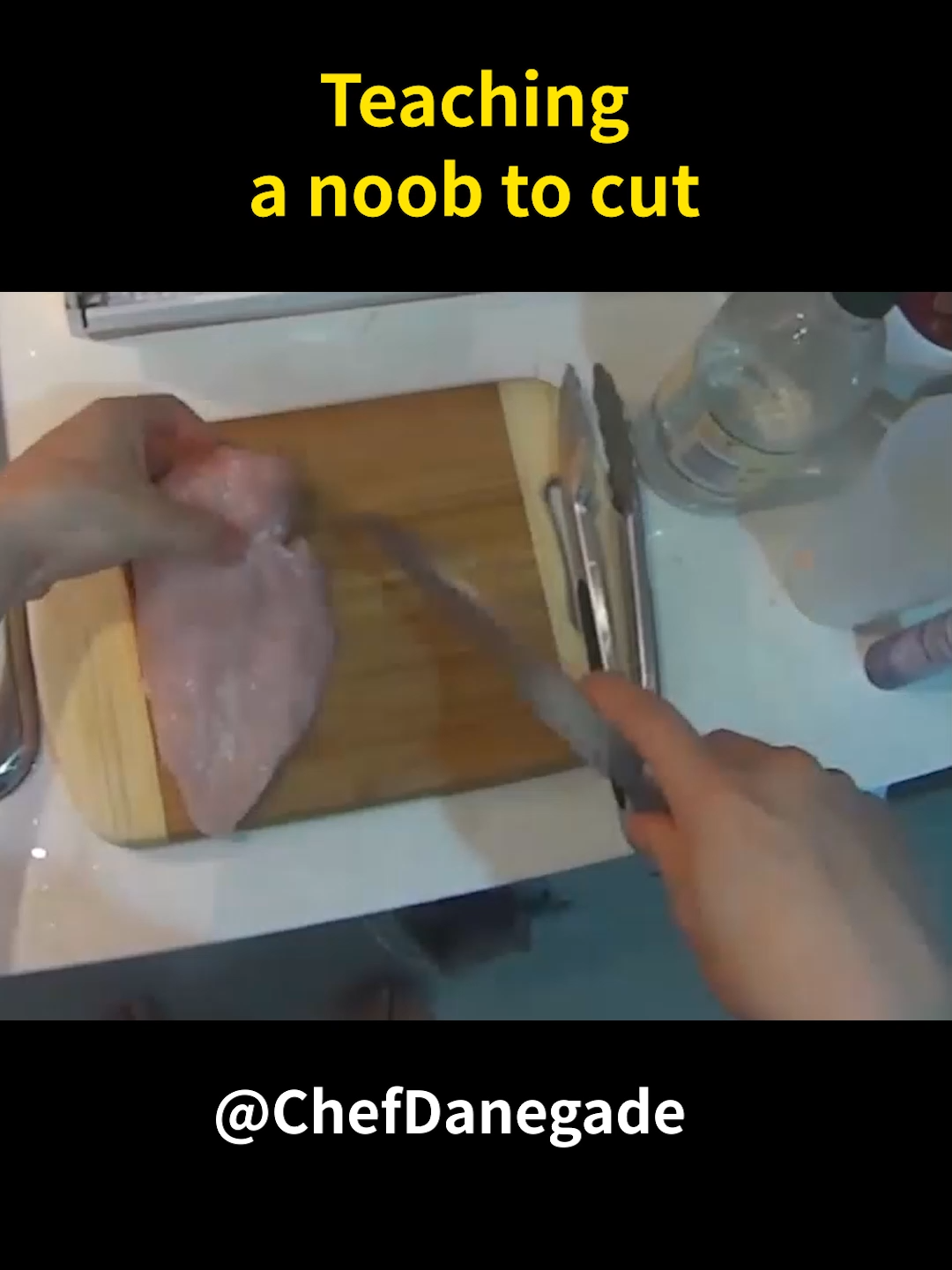 teaching a noob to cut #funny #cooking #food #funnymoments