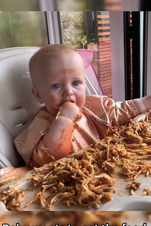 Baby wants to eat food #funnyvideos #funny #fyp #fypシ #funnymoments #😆😆😆 #tiktok #babiesoftiktok #funny #babytok 