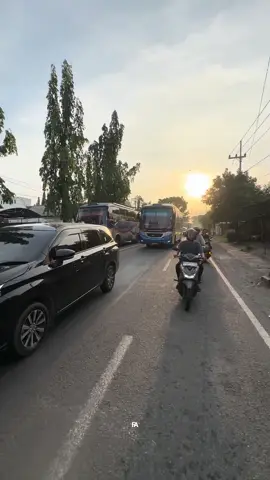 Rombongan manten sugeng rahayu gandeng 4 W 7003 UZ Arjuna Reborn @𝘿𝙀𝙍𝙍𝙔𝙇 𝘼𝙇𝘿𝙊𝙁𝘼 ft @Mada Maulana R A W 7510 UP The Silent Hunter Om Herul ft @tegar W 7087 UZ BlackHenkai @Papi Black dan W 7482 UP Senpopati @EbeZz KaRdEk 7482 ft Epik empat sejoli bersama sama #fypage #fy #fedaaditya #sumbergroup #sugengrahayu 