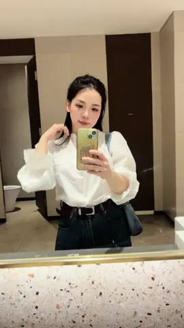 Sau một tháng trực dài thì đây là ngày cuối tuần hiếm hoi dành thời gian cho bạn bè và cho chính mình. Đón Mimi vào đúng ngày Hà Nội bão to. Một kỷ niệm đáng nhớ. 