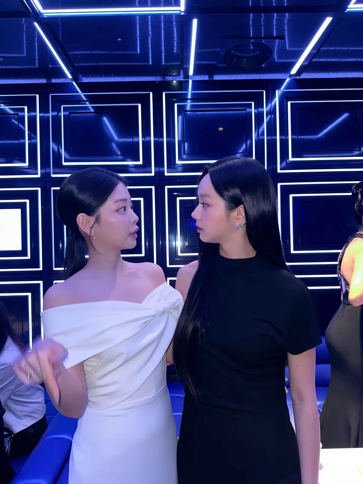 #선의의경쟁 #friendlyrivalry #leehyeri #chungsubin #hyebin #bluedragonawards #foryou #fyp 