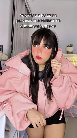 Yo viendo a todos las personas que nacieron el mismo año que yo #humor #paratii #foryoupage #fyp  #odelivers