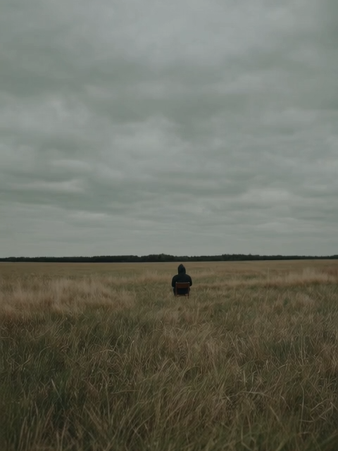 Alone, But Surrounded by Thoughts A man sits alone in an endless field — no words, no movement, just silence and the soft touch of the wind. This isn’t just a video… it's a feeling. The stillness, the distance, the isolation — this is what loneliness truly looks like. #Watch till the end and feel it. #NoDialogue #JustEmotion #loneliness #sadvideo #cinematicshort #solitudem83 #hoodieman #silentvideo #emotionalscene #deepvibes #aestheticvideo #tiktokfilm #poeticgerman #shortfilmvibes #emptiness #sadness