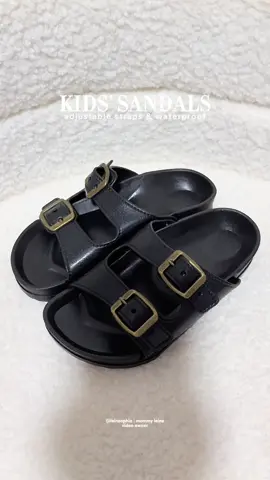 Pwedeng imatch sa any ootd! Waterproof too kaya pwede kahit ngayong rainy szn #sandals #slippers #shoes #kidssandals 