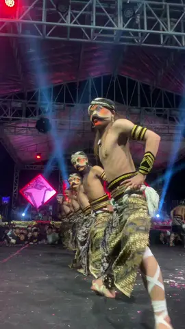 Stasiun Balapan Warok Cipto Budoyo Sengganen 🔥 #watoktemangungan #wahyuciptobudoyosengganen #nyong_temanggung #videolebihpanjang #wcb #stasiunbalapan #waroktemanggunganwaroksurup #temanggungseni #hokyatemanggung #temanggung #temanggunghits #kendal24jam #kendalhandal #fyp 