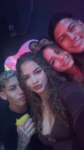 4 é par que eu gosto 💙🤎 @LÉO NEIFF 🥇 @lari.avila0 @Guilherme Willian #leoneiff #larissaneiff #casal #casais #osneiffs #claracastilho #gwneiff #resenha640 #recife #bregafunk #viral #fy #foryou