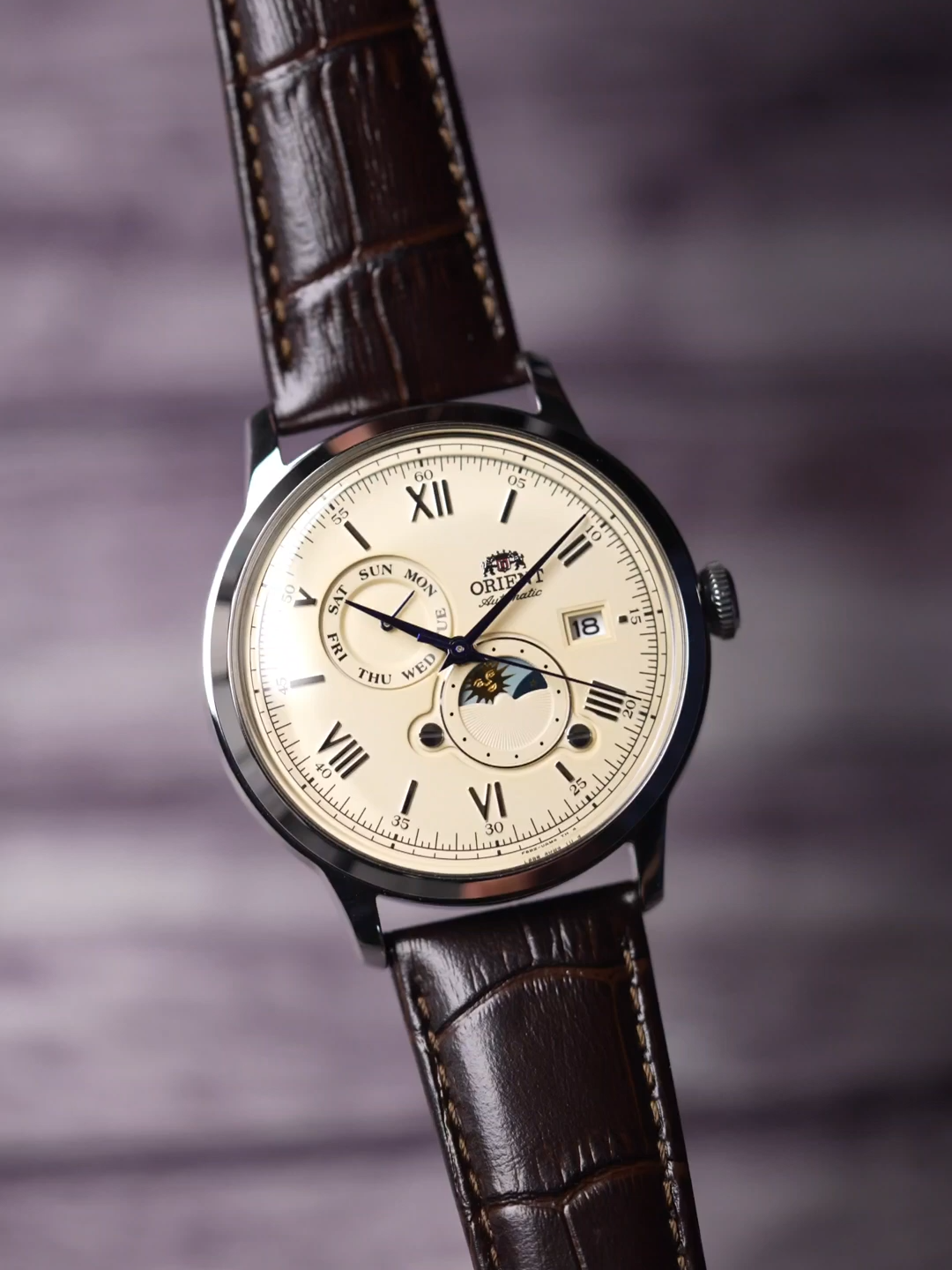 ORIENT BAMBINO AUTOMATICO SOL & LUNA RA-AK0803Y30B www.relojesperu.pe 932552471 #orient #orientbambino8 #orientbambino #relojesorient #relojorient #relojesperu #bulovaperu #citizenperu #tissotperu #seikoperu #longinesperu