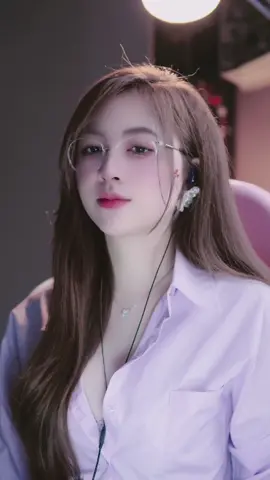 Nếu ngày xưa anh nhìn em nhưng không mỉm cười ..🤭