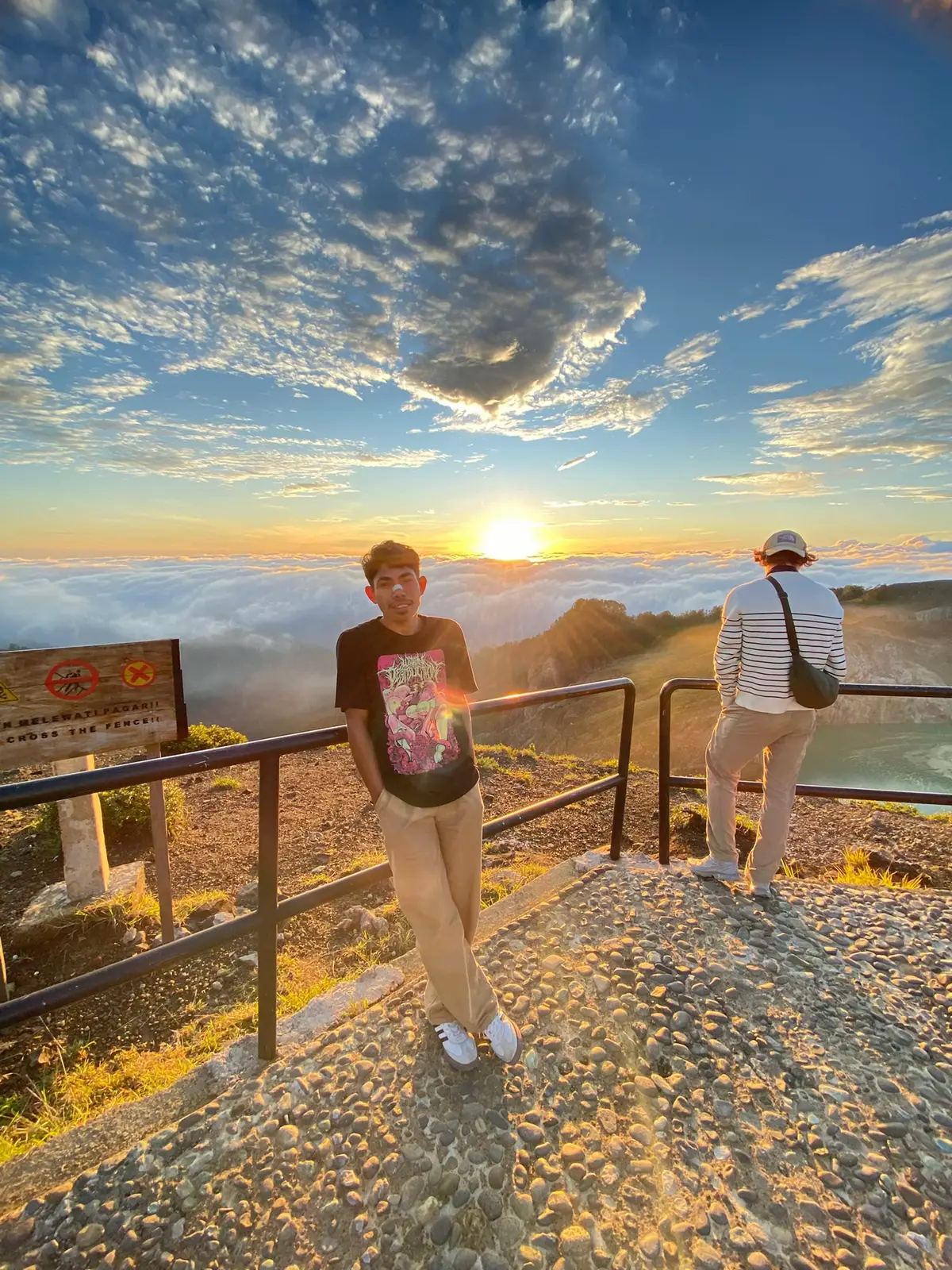 #kelimutunationalpark #nttpride🏝🔥 #fypシ゚viral #fypシ゚viral #sunriseview #lautanawan #kelimutuoutdoor #ende #moni @Kelimutu Outdoor @Sagitariussss @melky_1122 