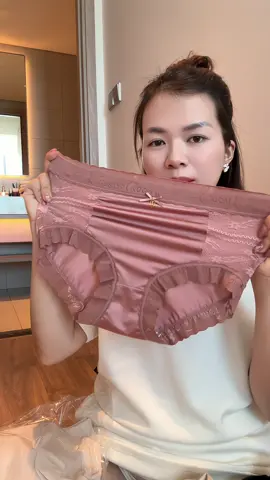 Quần lót lụa satin phối ren mặc mát mà êm lắm 