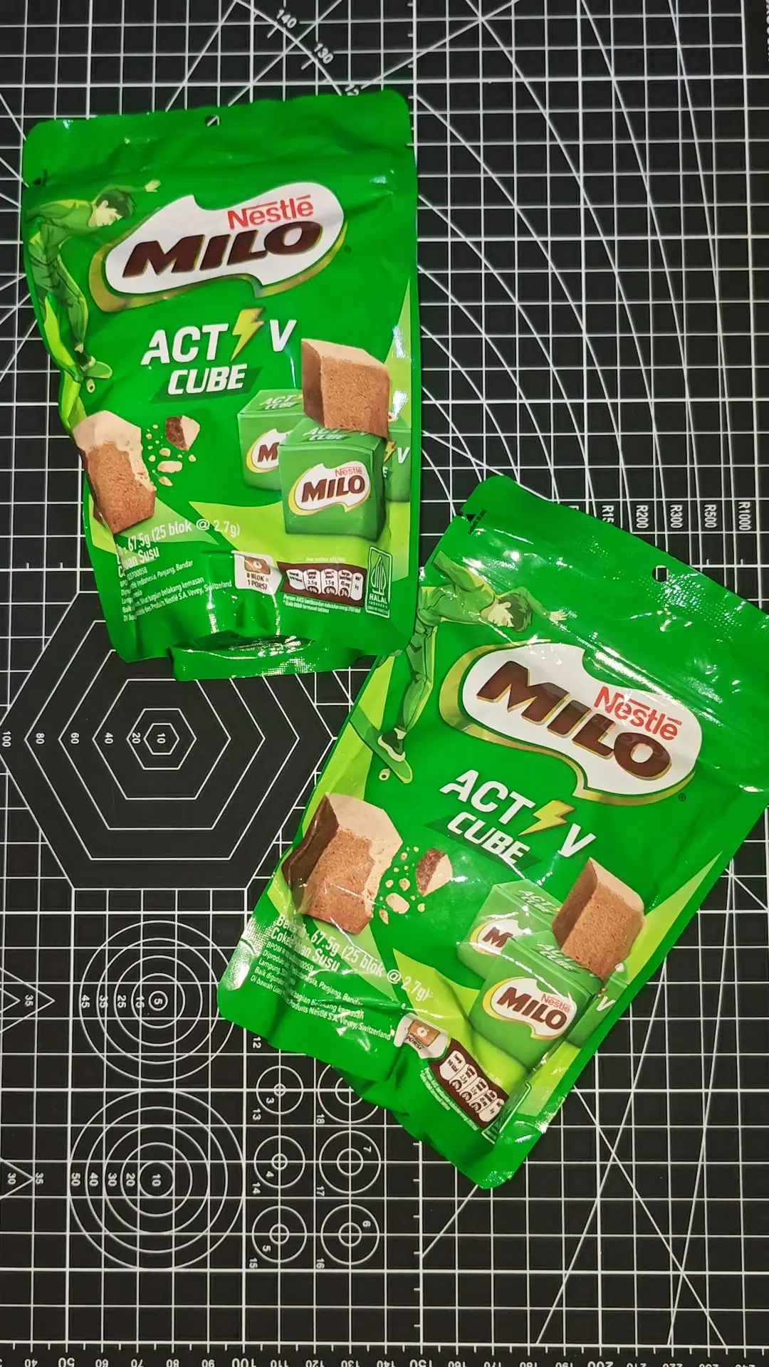 Gak sempat bikin Milo panas? Tenang! Sekarang ada Milo Acti-V Cube — bentuknya kecil, padat, dan langsung bisa dimakan! 💚 Cocok banget buat: ✅ Camilan sebelum olahraga ✅ Boost energi pas ngantuk ✅ Teman belajar atau kerja 💥 Rasanya? Manis, creamy, dan khas Milo banget! Satu cube kecil, tapi efeknya bikin semangat langsung naik! ⚡ 📦 1 bungkus isi 25 blok, siap nemenin kamu kapan aja~ Wajib banget dicoba buat pecinta Milo! 🍫 --- #milo #milocube #cemilanviral #snackviral #makananmilo #milolovers #cemilanmurah #tiktokmakan #snackenak #coklatmilo #milosquad #makanantiktok 