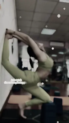 #CapCut  Yoga time make me Happy…  #backben  #yogapractice  #nhachay  #viral  #quynhphamyoga  #yoga 