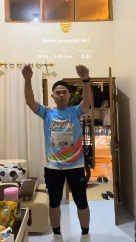 New Personal Record 5K Unlocked... 🔥 Misi sub 30 berhasil.. 5K pertama 6:22 di Brebes Soekarno Run 2025 sudah terpecahkan di event Rest Area Banjaratma 260B Color Fun Run 2025!!! 😁 #Running #run #pelarikeong🐌 