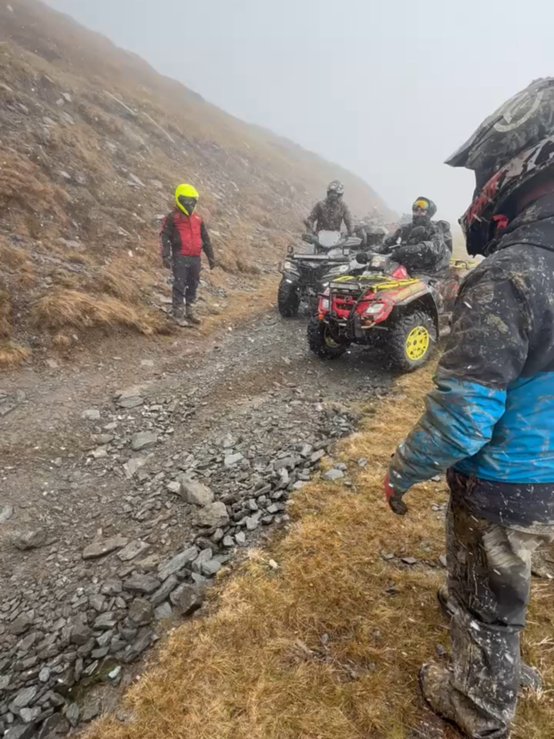 atv fail 😂 😂 #atv #quad #epicfails #fail #biggestfail #funfun #funn #funfunfun #dumbdumb #tiktokhumor #funnyfriends #entertainment #risas #risa #funnyvideos😂 #stupid #clumsylife #awkward #humor #humortiktok