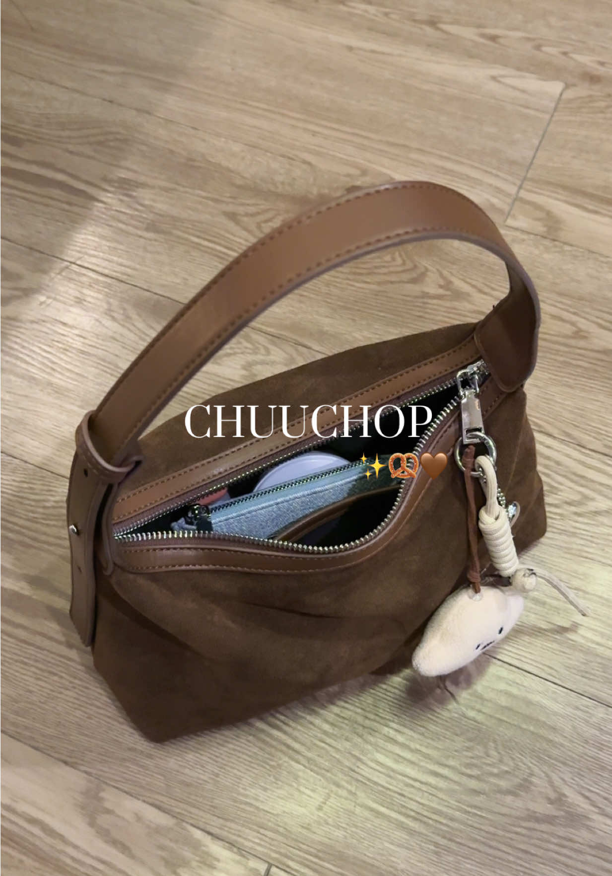 สะพายทุกวันใส่ของได้เยอะสุดๆ✨👜 #กระเป๋าสะพายไหล่ #กระเป๋าหนังกลับ #กระเป๋าสีน้ำตาล #chuuchop #ป้ายยาtiktok 