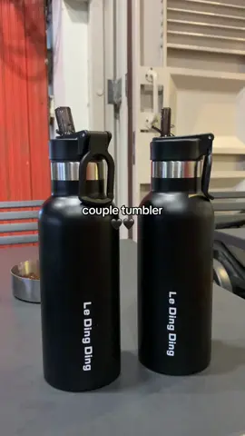 Fav tumbler berdua🖤🖤 buat nyantai ngopi bareng enak banget🤩 #tumbler #tumblerviral #tumblertahanpanas #tumblertahandingin #tumblerstainless #foryoupage #fyp 