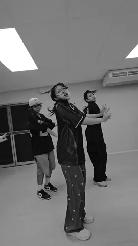 Practice >>> Stage JIKASOO X MLB ขอขอบคุณ @MLB Thailand  ที่ให้พวกเราไปร่วม Join Project MLB WITH KARINA นะครับ #MLB #AESPA #RK2025 