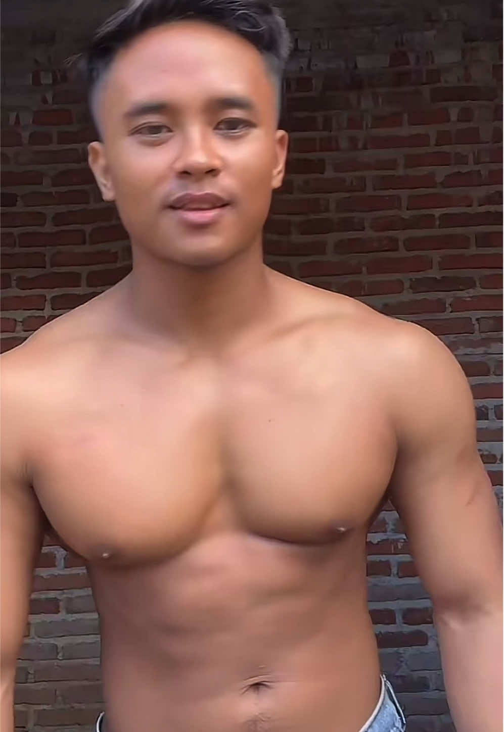 Anh trai Indo khoe chiếc body cực cool, mà bên Indo mấy ổng hay để râu quá hen! 🤣#xuhuong #xuhuongtiktok #traidep #traigym #6mui #chongem #fyp #chiyeuminhanh #trending #ilovetiktok