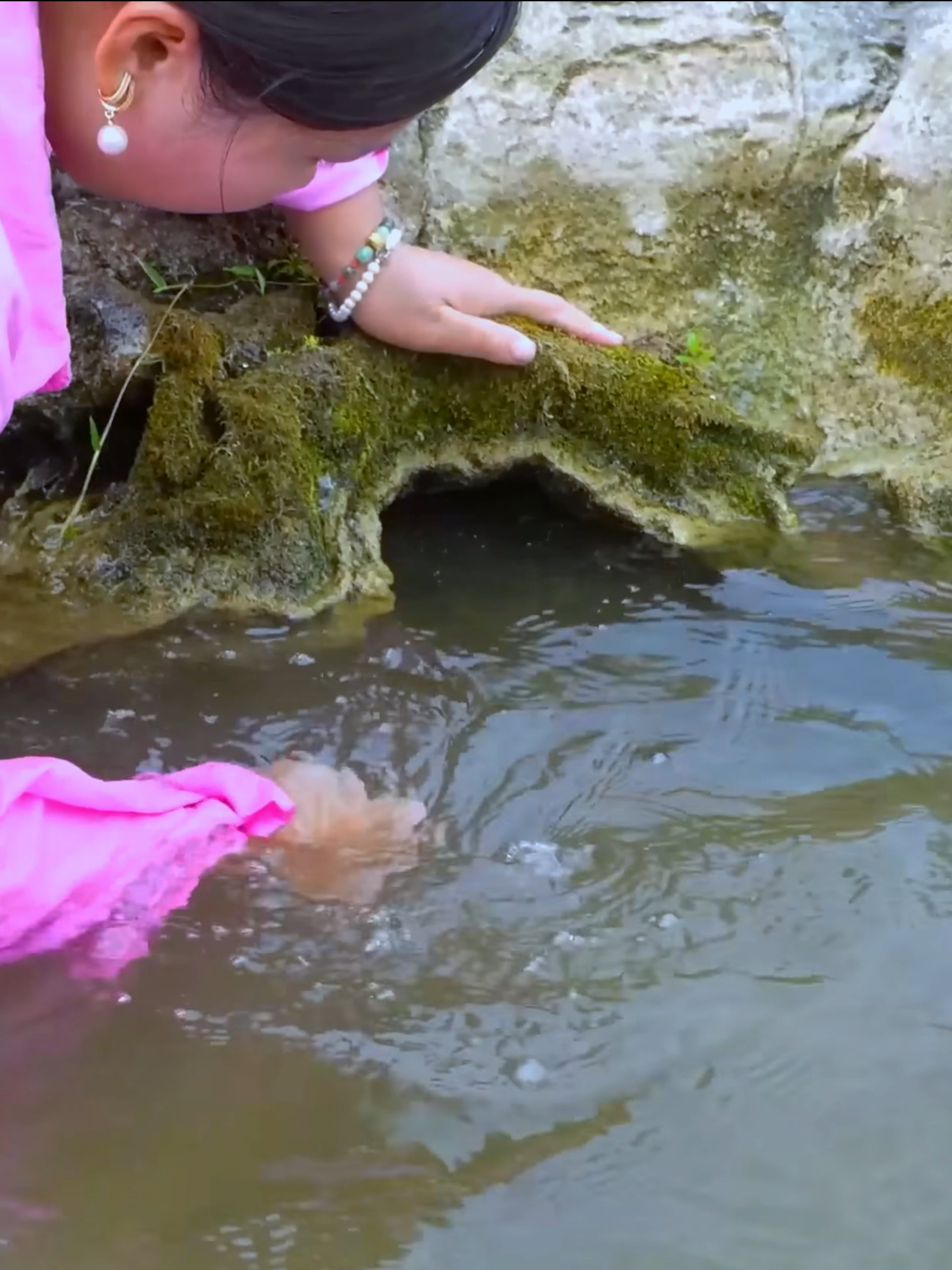 😱 Pry Open the Mutated Giant Clam—It’s Pregnant with Sky Blue Pearls!  #MutatedClam #SkyBluePearls #RareTreasure #NatureMystery #TikTokDiscovery