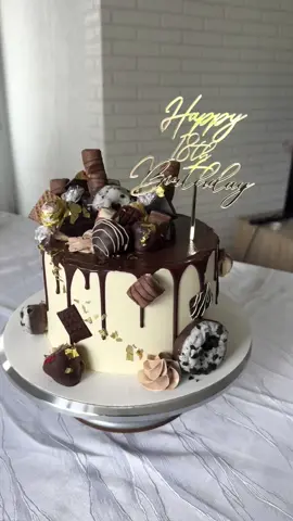 „Happy 18th Birthday“ chocolatedrip cake 🎂 🍫🍩 #fyp #fürdich #goviral #chocolatecake #birthdaycake #birthdayboy #frankfurt  