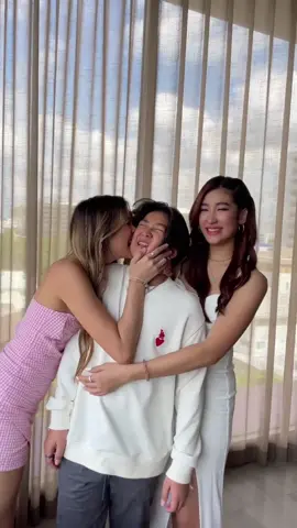 โรเตอร์ ผู้ที่มีพี่ๆทั้ง2 กอดหอมตั้งแต่เด็ก🤍 #โรเตอร์ทองเจือ #เซย่าทองเจือ #มิย่าทองเจือ #seyathongchua #rotorthongchua #miyathongchua #ครอบครัวทองเจือ #thongchuafamily 