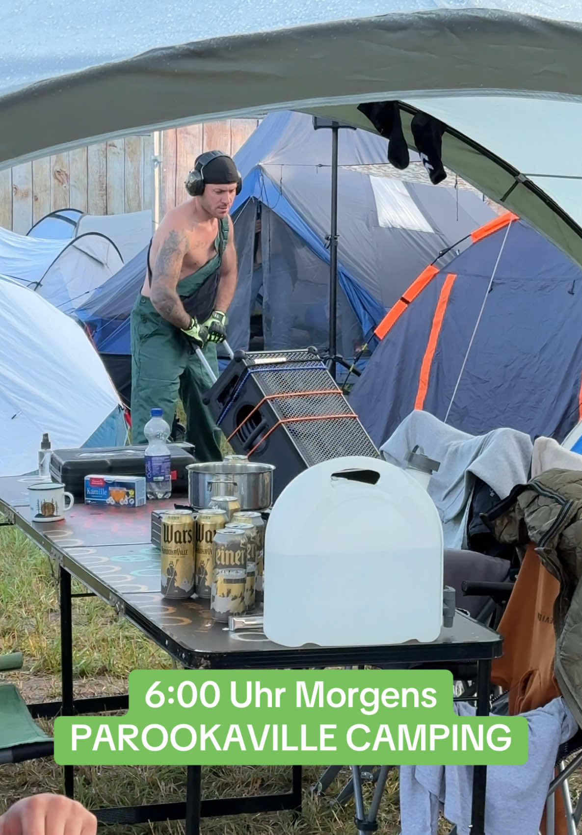 @BassMäher Stefan Einfach anders hier 😂😂 Kurz mal den Rasen gemäht 😂😂 #parookaville #parookavillefestival #campsite #camping #Festival #festivalcamping 