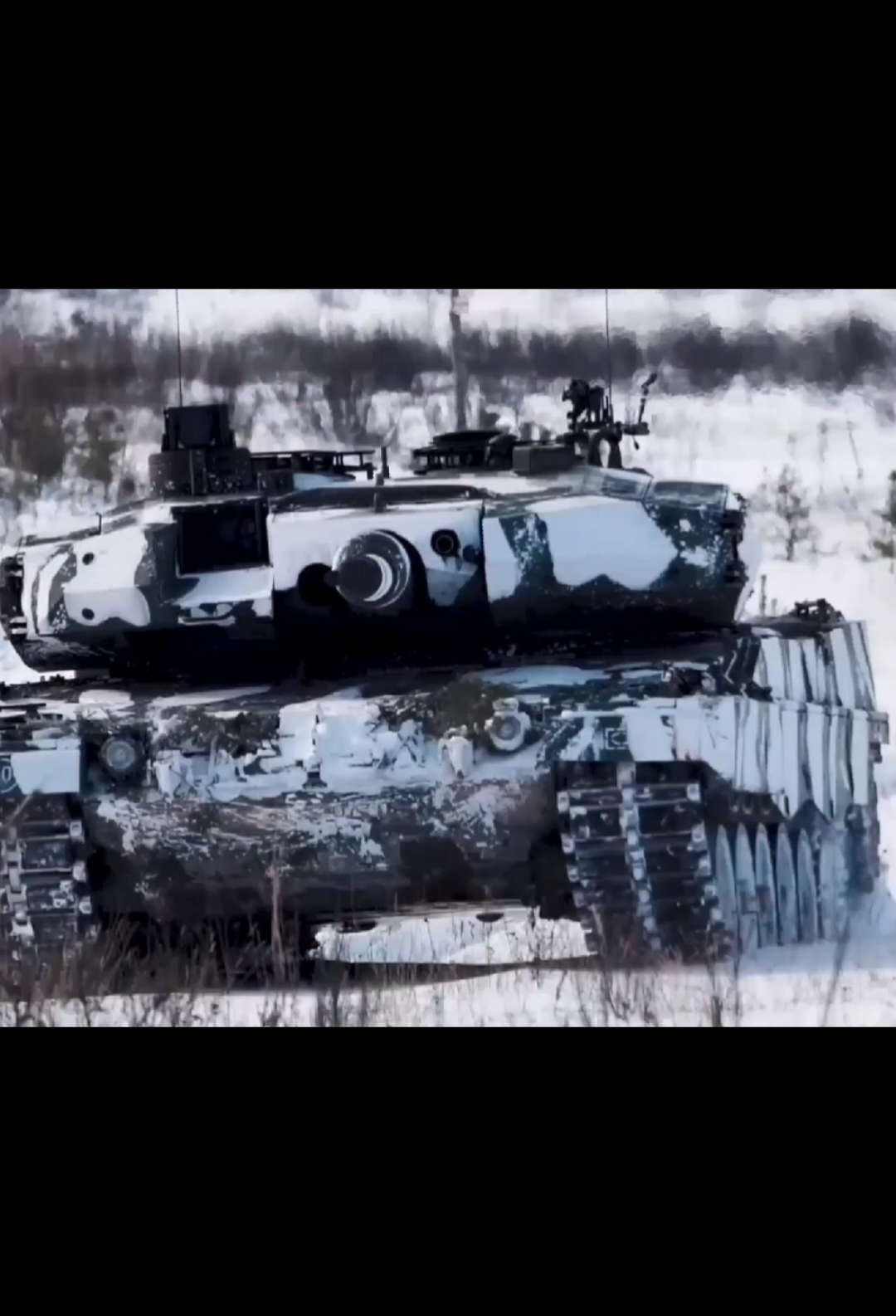 Xe tăng chiến đấu chủ lực Leopard 2PL của lục quân Ba Lan🇵🇱 đây là phiên bản xe tăng Leopard 2 được nước này nâng cấp, dựa trên khung gầm xe tăng Leopard 2A4 đã qua sử dụng. Quá trình nâng cấp do Rheinmetall và Tập đoàn vũ khí Ba Lan (PGZ) thực hiện, tập trung vào việc tăng cường hỏa lực, khả năng bảo vệ và khả năng quan sát của xe tăng.  #leopard2pl #leopard2a4 #leopard2ng #leopard2a5 #leopard2a6  #leopard2 #poland #polandmilitary #germany #nato #tank #xh 