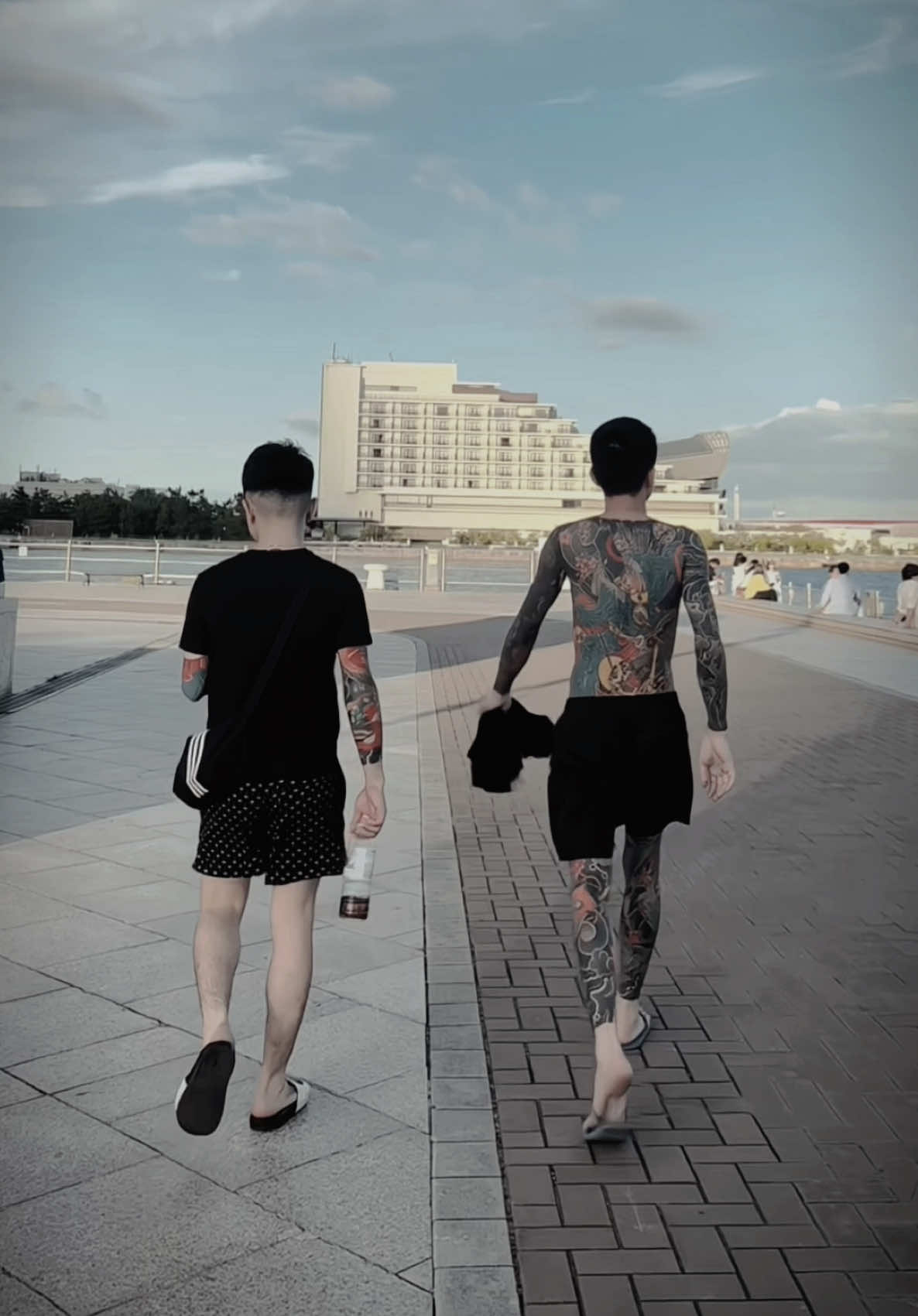 Bình thản mà bước , đơn giản mà sống . Gió đến nghe gió , Mưa đến nghe mưa . Nhân sinh trăm vị , tuỳ ý là được ! #anhthomayjapan #xamhinhtaikobe #kobe #hyogo28🇯🇵 