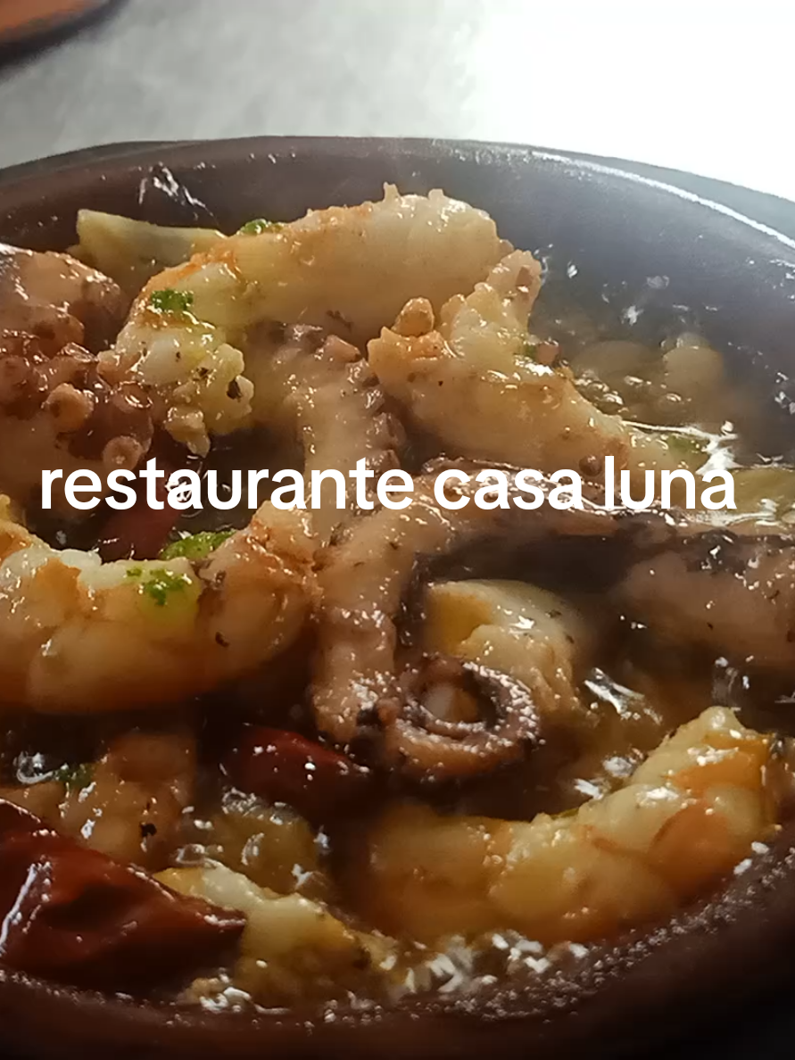 cazuela de pulpo y gambas al ajillo!!#paratiiiiiiiiiiiiiiiiiiiiiiiiiiiiiii #restaurante #terraza #brasas #subiendo #tapas #andalucia🇳🇬🇪🇦 #sevilla #cordoba #callos #cocinaentiktok #cocinando #cerroperea 