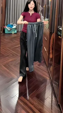 Quần suông ống rộng gold hàn kẻ sọc, ống suông hack dáng, dây điều chỉnh thoải mái phong cách năng động#quansuong #quansuongnu #quanongrong #quankesoc #thoitrangnu #macdepmoingay #xuhuong 