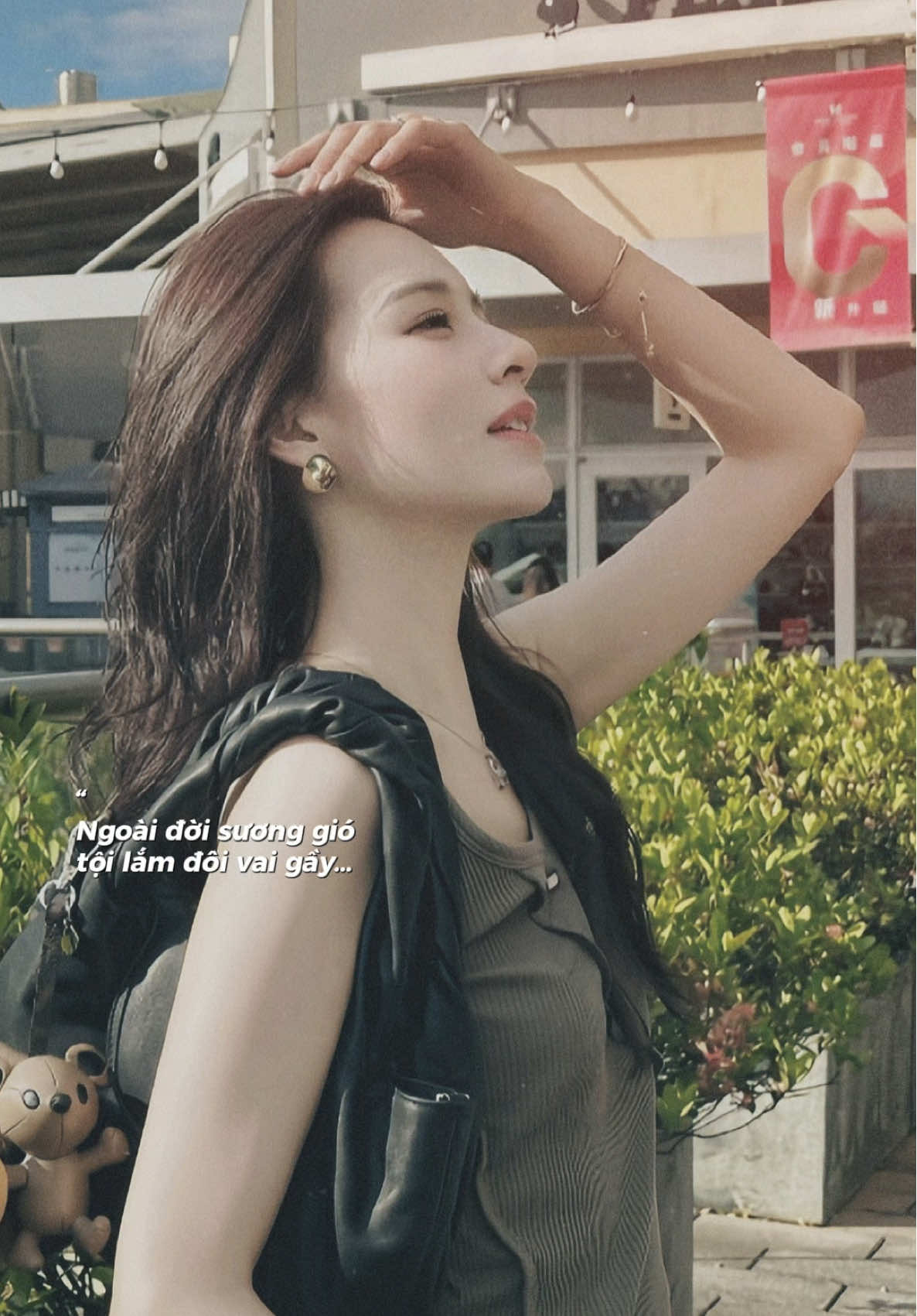 Ngoài đời sương gió tội lắm đôi vai gầy… #congiola #templatecapcut #tamtrang #tinhyeu 